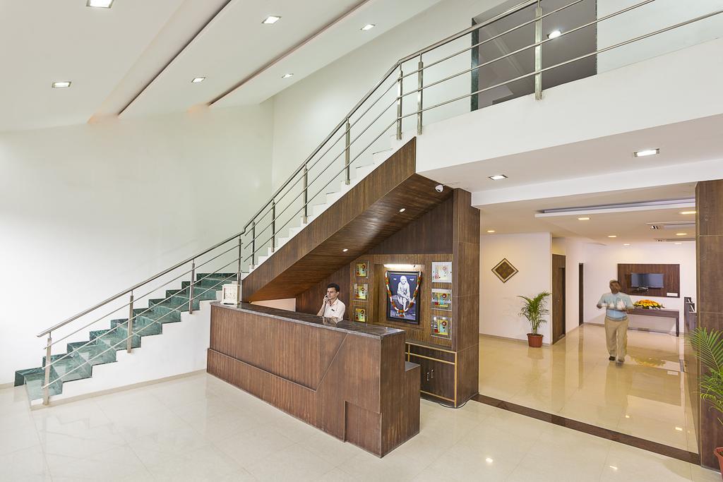 Hotel Shirdi Sai Wada Exterior photo